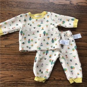 Uniqlo Winnie the pooh pajamas 12-18 months